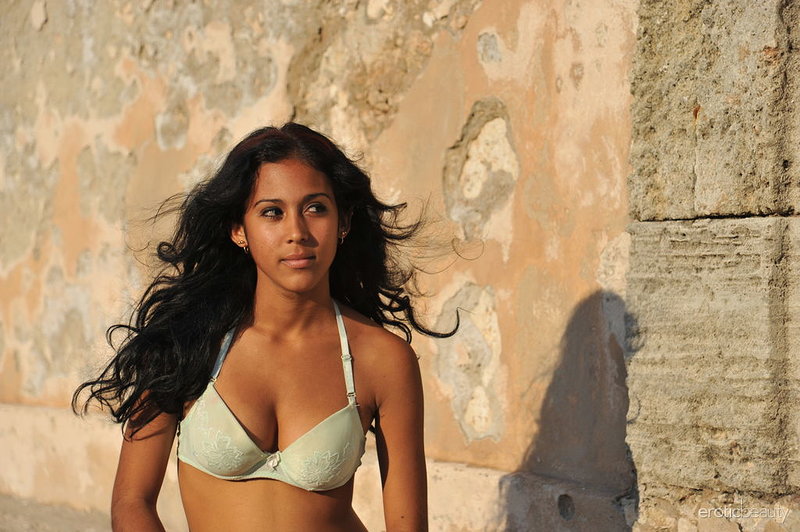 Милана, 31 год, 0 размер груди